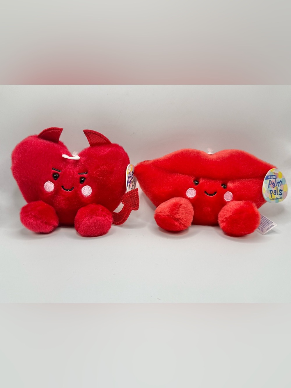 2 Palm Pals by aurora world Klaus Heart and Kissie Lips new with tags